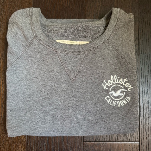 Gray Hollister Cropped Crewneck Sweatshirt - Size Medium - Picture 1 of 9